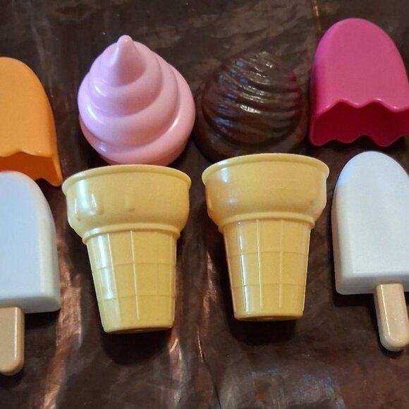 32 Piece Plastic Pretend Play Cupckes, Cookies and Ice Cream Treats - Picture 4 of 6